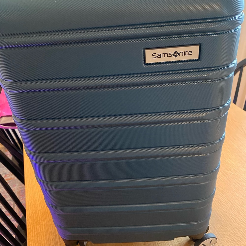 Samsonite Omni 2 Carry-on